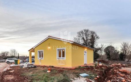 Svetvinčenat, okolica, šarmatna kuća sa bazenom 