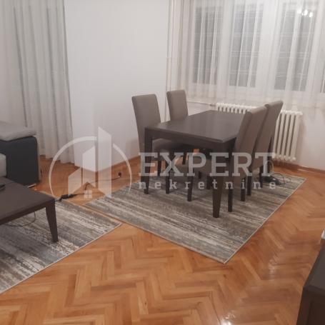 Izdaje se odličan stan u blizini Pravnog fakulteta, 54m2