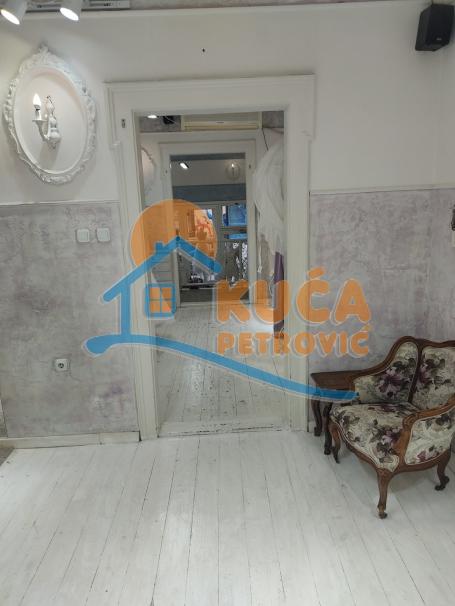 Izdaje se poslovni prostor u centru Niša, 100m2!