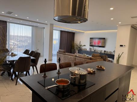 SREMSKA KAMENICA - TATARSKO BRDO - KUćA - 230 m2 - 669,500€