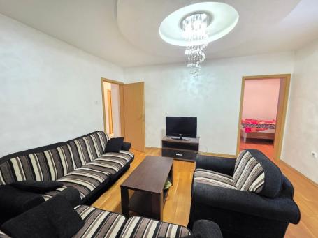 Prodaja trosobnog opremljenog stana 100m2 - Petrovac (MOGUCNOST PLACANJA NA DVE RATE)