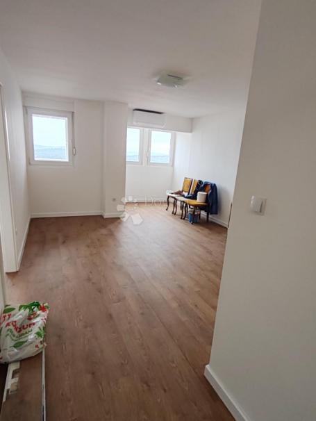 Potpuno renoviran stan 62 m2 u Šibeniku - Baldekin