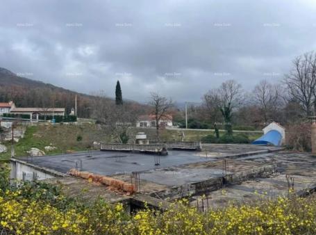 Kuća ISTRA  Lupoglav, nezavršen objekt s zemljištem i dozvolom za nadogradnju