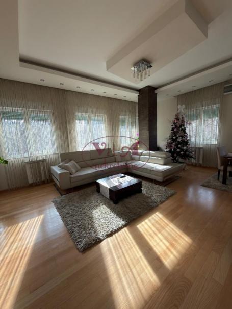 Novi Sad, Liman 3, Lux cetvorosoban stan na top lokaciji