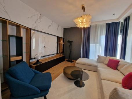 Luksuzni dvosobni penthouse 135 m² sa panoramskim pogledom na more i dva parking mesta – Bečići