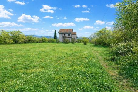 Prostrana kuća na placu od 3.023 m² – Donji Kokoti
