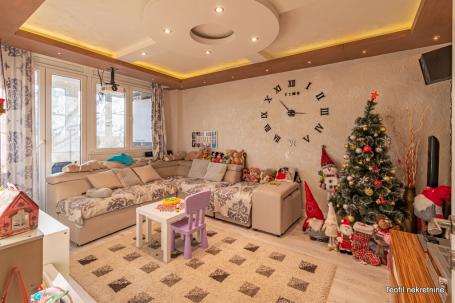 ZEMUN ZEMUN - PRVOMAJSKA 74m2 , (2L) ,235000e
