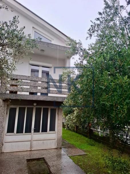 Najam/Izdavanje | Kuća | 300m² | Podgorica, Stari Aerodrom