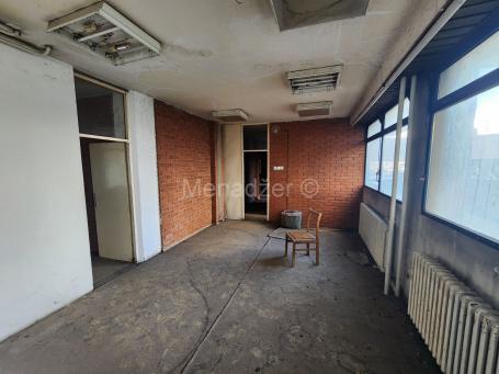 Blok 61, dva lokala ukupno 180m2, prizemlje, izlog