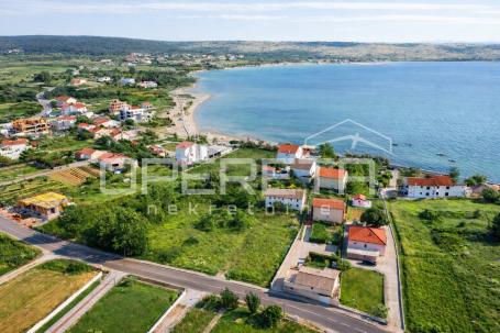 Građevinsko zemljište, 100 m do mora, 1.600 m2, Ljubač, Zadar