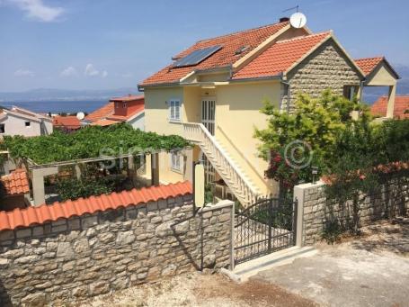Prodaja kuće s 3 uređene etaže, idealno za poslovnu djelatnost