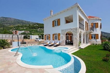 Luksuzna vila s bazenom, prodaja Brač