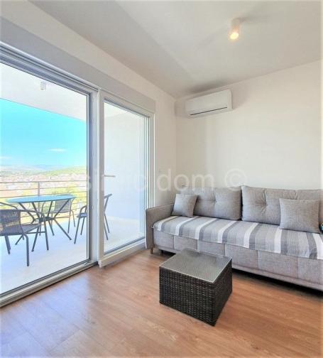 Namješteni dvoetažni apartman s lijepim pogledom, Čiovo