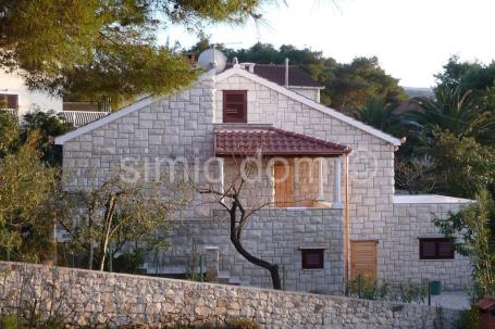 Šarmantna kuća blizu mora, Brač