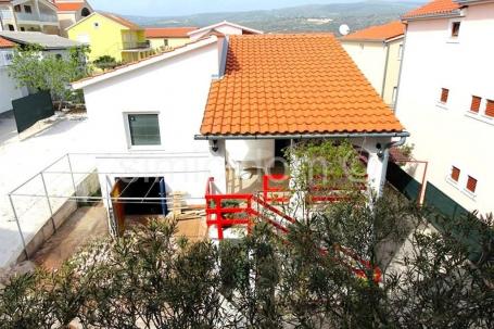 Samostojeća apartmanska kuća, Rogoznica