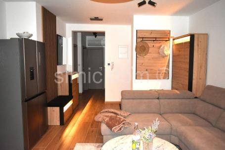 Namješten apartman par koraka od plaže, Čiovo