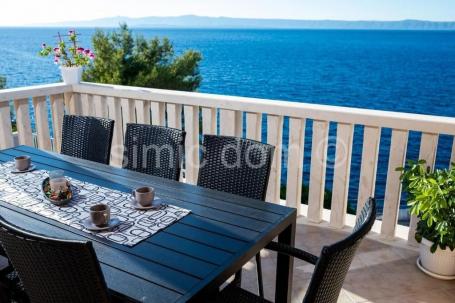 Kuća s bazenom prvi red do mora, Korčula