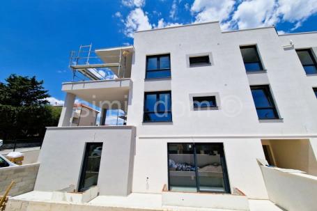 Novi apartman s vrtom i bazenom, Čiovo