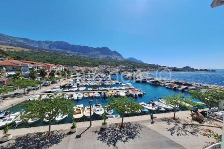 Kuća s tri stana prvi red do mora, Makarska rivijera