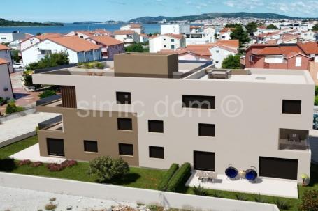 Dvosobni apartman 70m od plaže, Srima