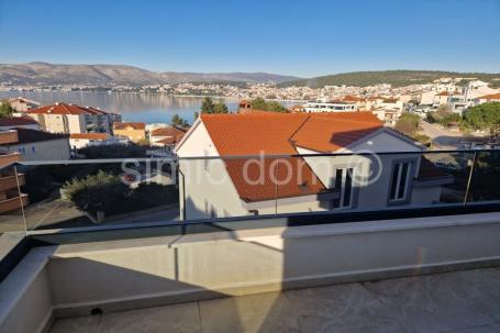 Penthouse apartman u novogradnji s pogledom, Čiovo