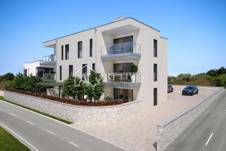 Umag, okolica -moderan dvosobni stan u blizini mora, TOP lokacija
