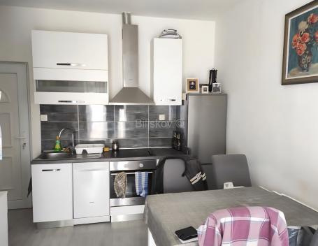 Dugi Rat, stan 30,50 m2 1. kat, pogled na more