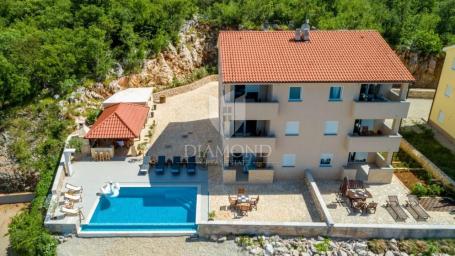 Krk, Klimno, apartmanska kuća sa pogledom na more