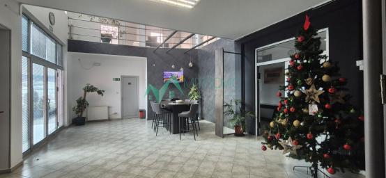 Izdavanje, Poslovni prostor, 620m2 , Klisa