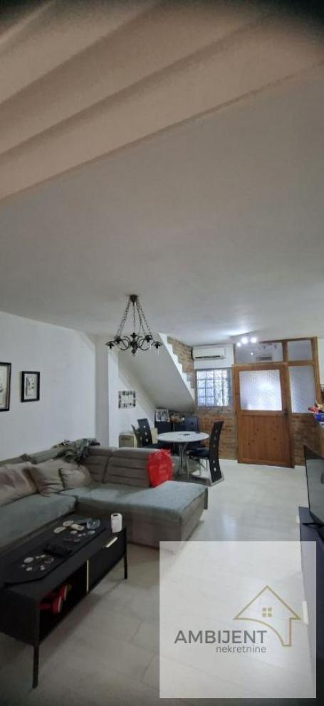 Trosoban stan u Zemunu, 55m2