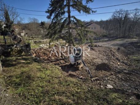  Jurdani građevinski teren od 7oo m2