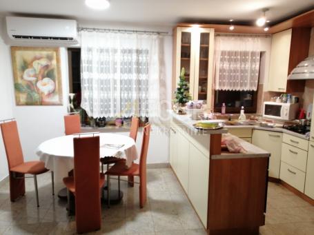 Crikvenica, Dramalj, 111.55m2, stan s okućnicom