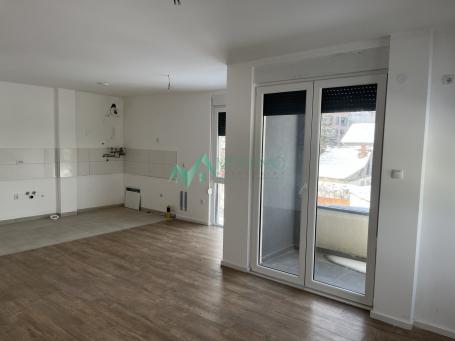 Četvorosoban stan u urbanoj vili u Petrovaradinu