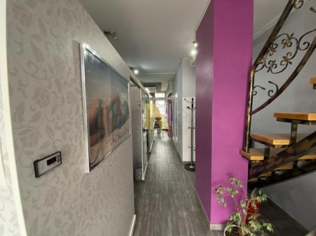 Lokal sa galerijom na odličnoj lokaciji - Bulevar Evrope