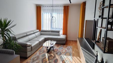 LUX DVOSOBAN STAN SA PARKINGOM - CENTAR