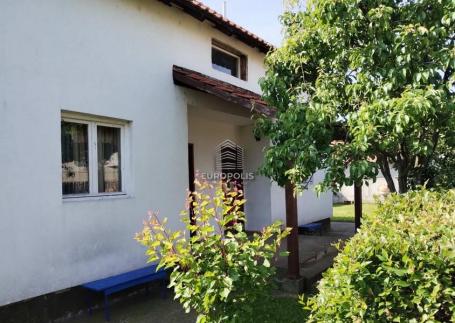 Na prodaju – uknjižena porodična kuća 210m² sa dvorištem u Batajnici ID#8949
