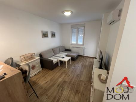 PETROVARADIN - PETROVARADIN - IZDAVANJE NEKRETNINA - 42 m2 - 450€