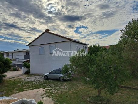 Obiteljska nekretnina 450 metara do mora