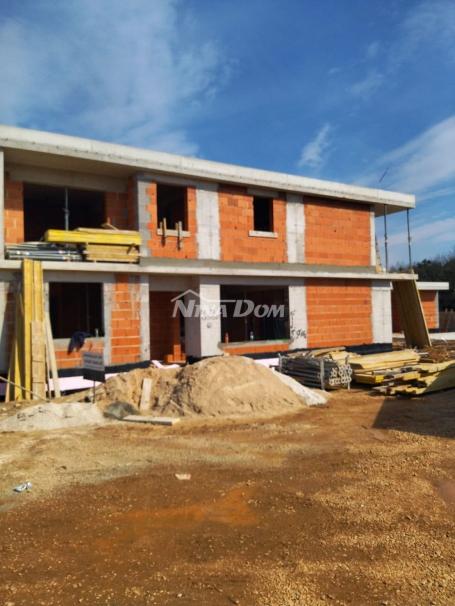 Villa s bazenom  u izgradnji, mogućnosti kombinacije