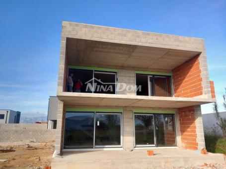 Novogradnja, vila s bazenom u izgradnji