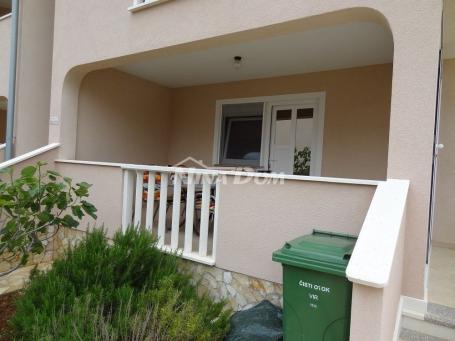Apartman u prizemlju južna strana otoka Vira, miran i tih dio otoka Vira