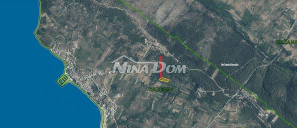 Prodaje se poljoprivredno zemljište sa 30 starih maslina