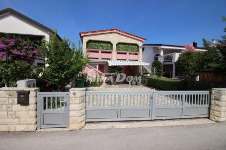 Samostojeća kuća južna strana s dva apartmana