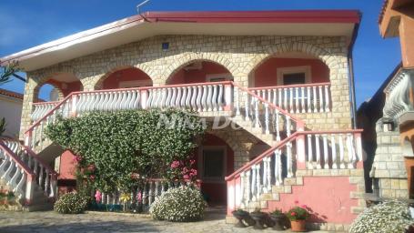 Apartmanska kuća 50 metara do mora. 