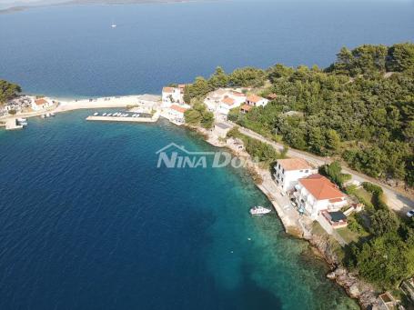 Prvi red apartmanska kuća Savar Dugi otok
