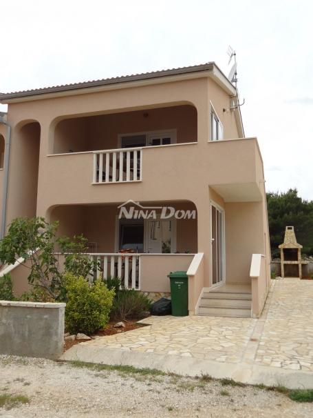 Apartman na 1. katu južna strana otoka Vira, miran i tih dio otoka Vira