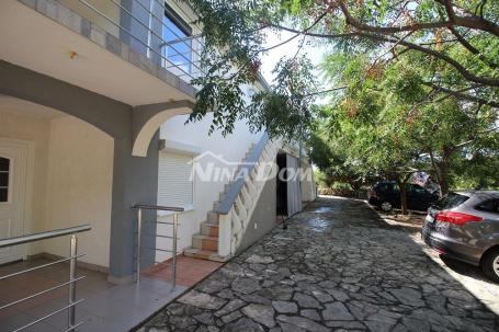 Apartman južna strana, etažirano s vodom i kanalizacijom. , 