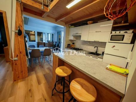 Južna strana otoka Vira, blizina centra kompletno renovirani apartman