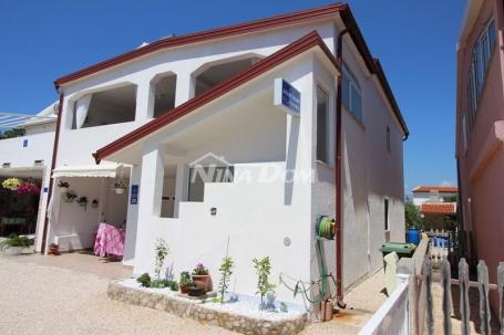 Kuća Vir dvojnica s tri apartmana