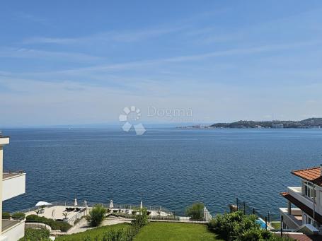 Prostrani stan 100m od uređene plaže